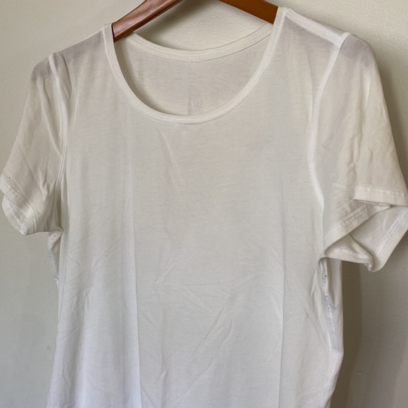 Lululemon Women’s Tee - Picture 2 of 6